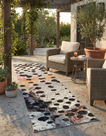 2' 7 x 10' Easy-Clean Modern Indoor / Outdoor Runner Rug