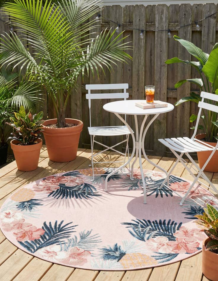 Detail image of 4' 5 x 4' 5  Washable Botanical Indoor / Outdoor Round Rug