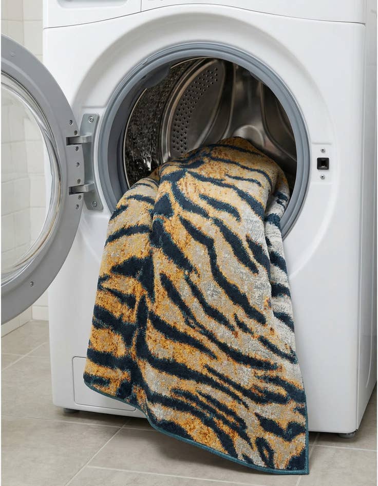 Detail image of 7' 10 x 10' Kamala Washable Rug