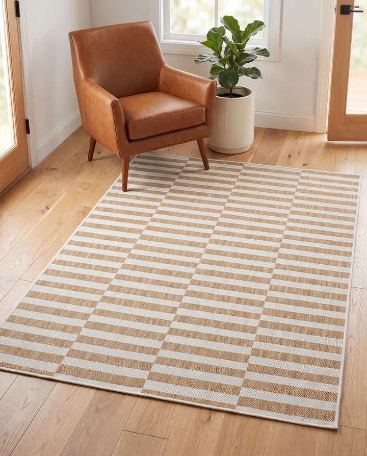 4' x 6' Easy-Clean Striped Indoor / Outdoor Rug