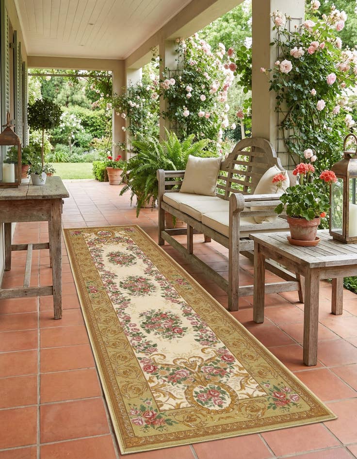 Detail image of 2' 7 x 10' Easy-Clean Traditional Indoor / Outdoor Runner Rug