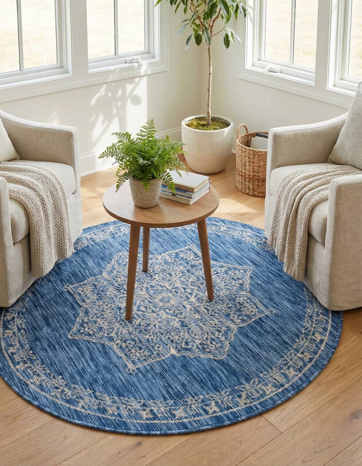 Detail image of 4' x 4' Easy-Clean Traditional Indoor / Outdoor Round Rug