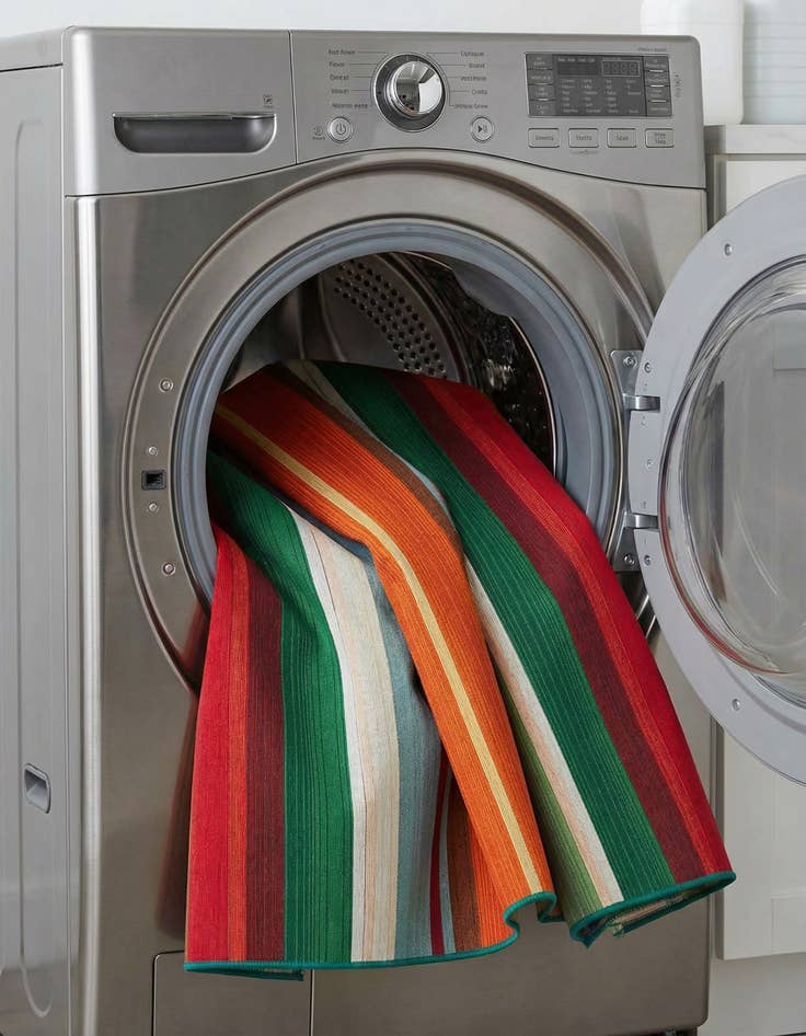 Detail image of  4' x 6'  Washable Modern Indoor / Outdoor Rug