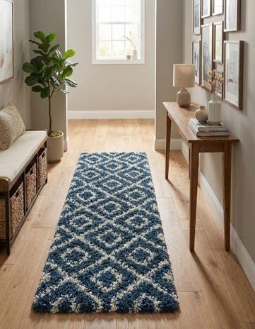 2' x 8' Lattice Shag Runner Rug