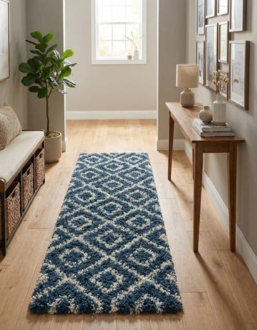 2' x 8' Lattice Shag Runner Rug