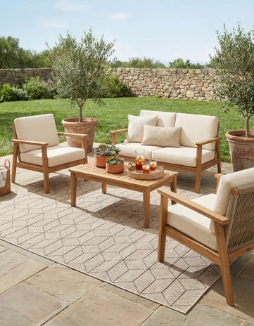 9' x 12' Easy-Clean Lattice Indoor / Outdoor Rug