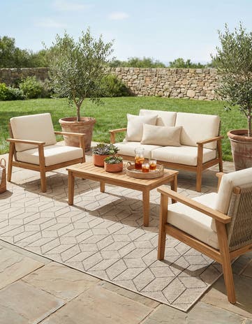 9' x 12' Easy-Clean Lattice Indoor / Outdoor Rug