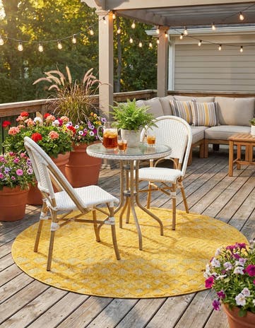 5' 3 x 5' 3 Easy-Clean Trellis Textured Indoor / Outdoor Round Rug
