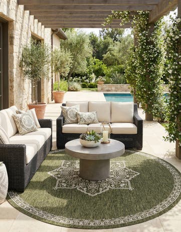 12' x 12' Easy-Clean Traditional Indoor / Outdoor Round Rug