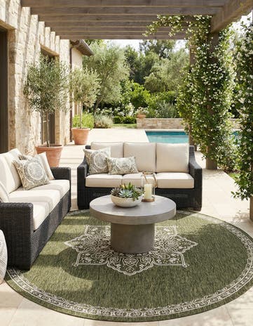 12' x 12' Easy-Clean Traditional Indoor / Outdoor Round Rug
