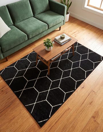 Black Lattice Frieze Rug
