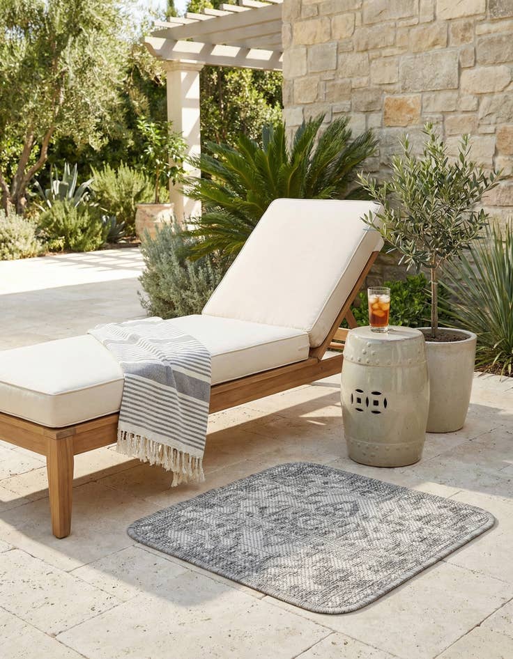 Detail image of 1' 4 x 1' 4  Washable Jill Zarin Dubai Indoor / Outdoor Sample Rug