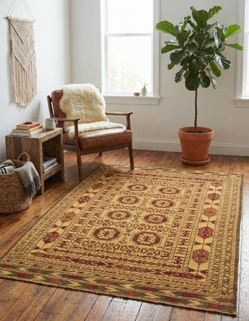 4' 1 x 6' 6 Hand Knotted Sumak Wool Rug