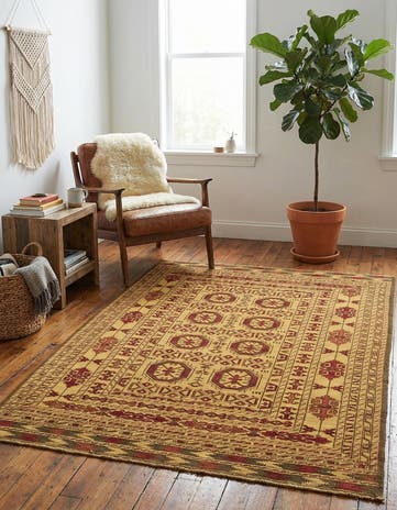 4' 1 x 6' 6 Hand Knotted Sumak Wool Rug