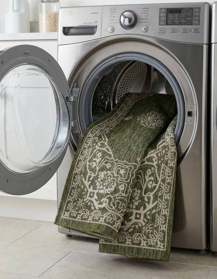 Detail image of  7' 10 x 7' 10  Washable Traditional Indoor / Outdoor Square Rug