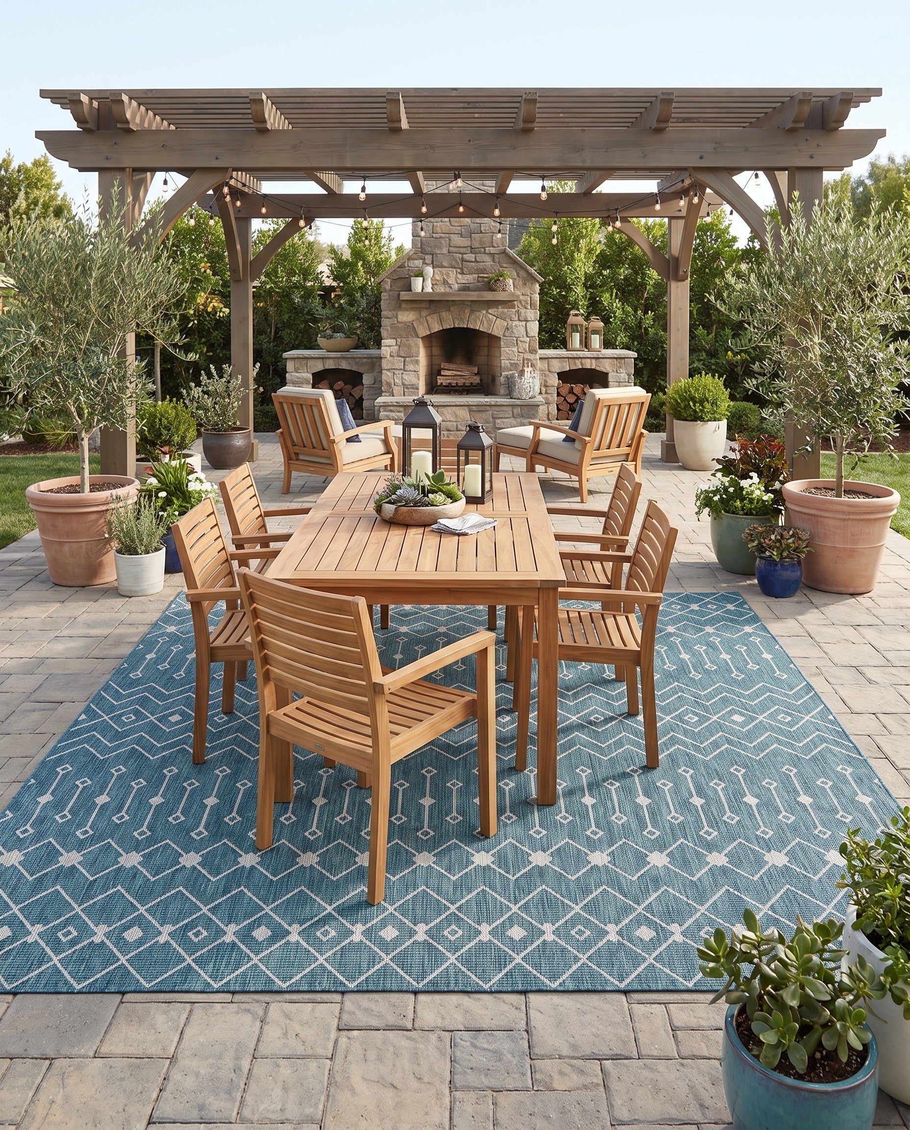 10' x 10' Easy-Clean Lattice Indoor / Outdoor Square Rug