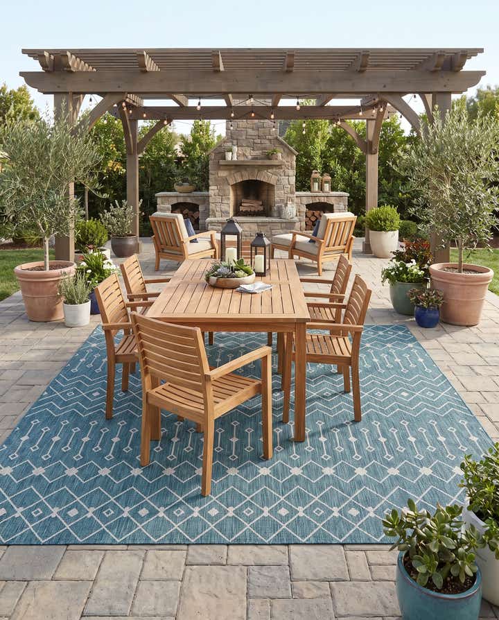 10' x 10' Easy-Clean Lattice Indoor / Outdoor Square Rug