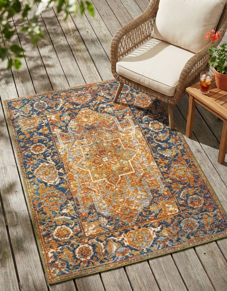 Detail image of 2' x 3'  Washable Traditional Indoor / Outdoor Rug