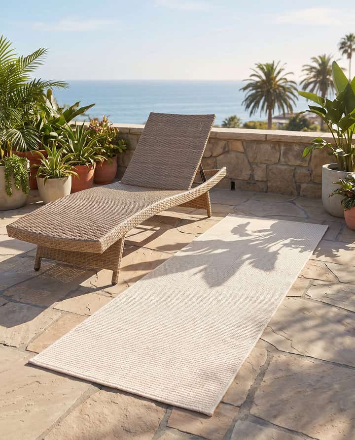 2' x 6' 1 Easy-Clean Jill Zarin Palm Springs Indoor / Outdoor Runner Rug