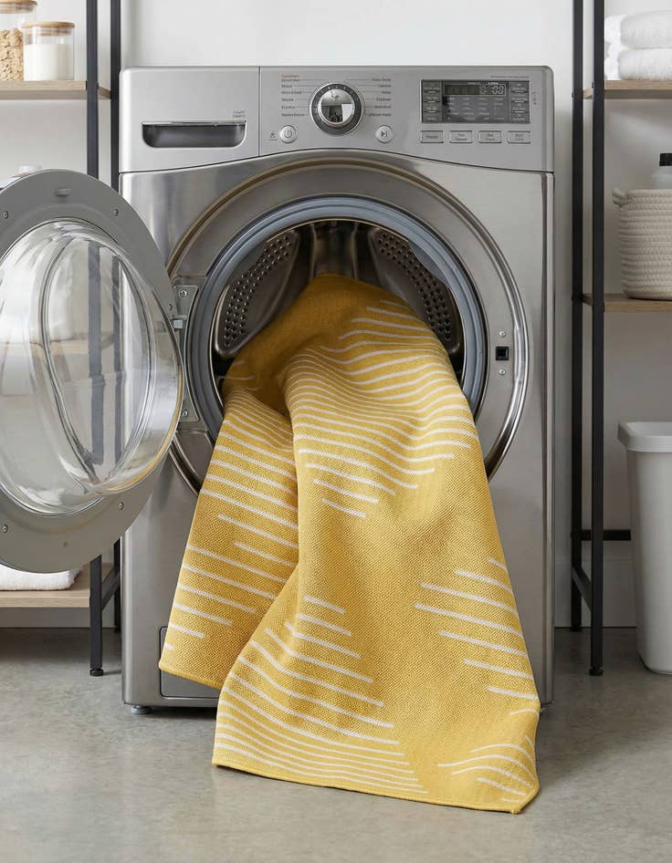 Detail image of  6' x 9'  Washable Modern Indoor / Outdoor Rug