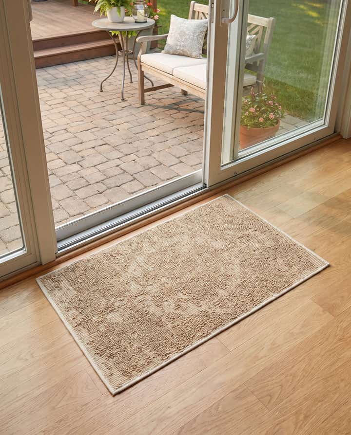 2' x 3' 1 Easy-Clean Traditional Indoor / Outdoor Rug