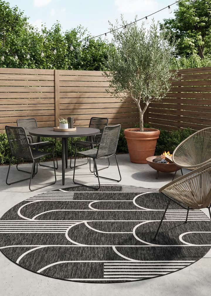 7' 10 x 7' 10 Easy-Clean Modern Indoor / Outdoor Round Rug