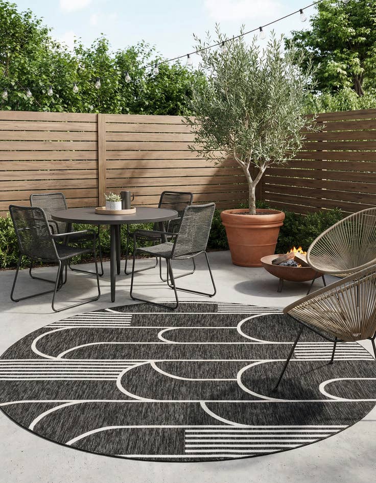 Detail image of 7' 10 x 7' 10 Easy-Clean Modern Indoor / Outdoor Round Rug