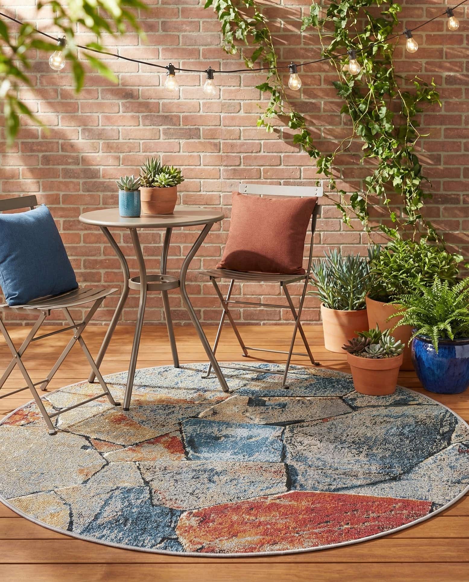 4' x 4' Easy-Clean Modern Indoor / Outdoor Round Rug