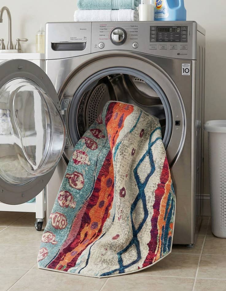 Detail image of  5' 3 x 5' 3  Washable Vivid Octagon Rug