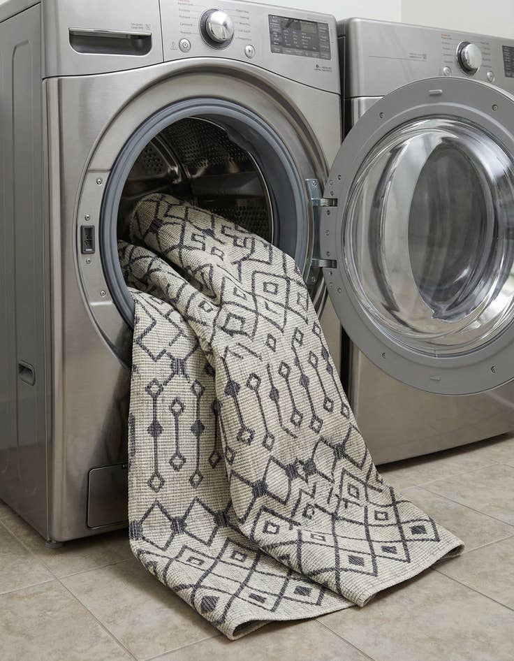 Detail image of 7' x 10'  Washable Trellis Indoor / Outdoor Rug