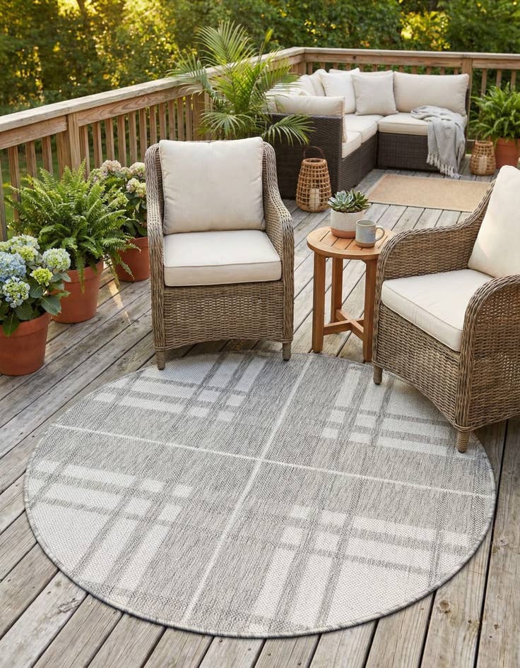 Detail image of 3' x 3'  Washable Checkered Indoor / Outdoor Round Rug