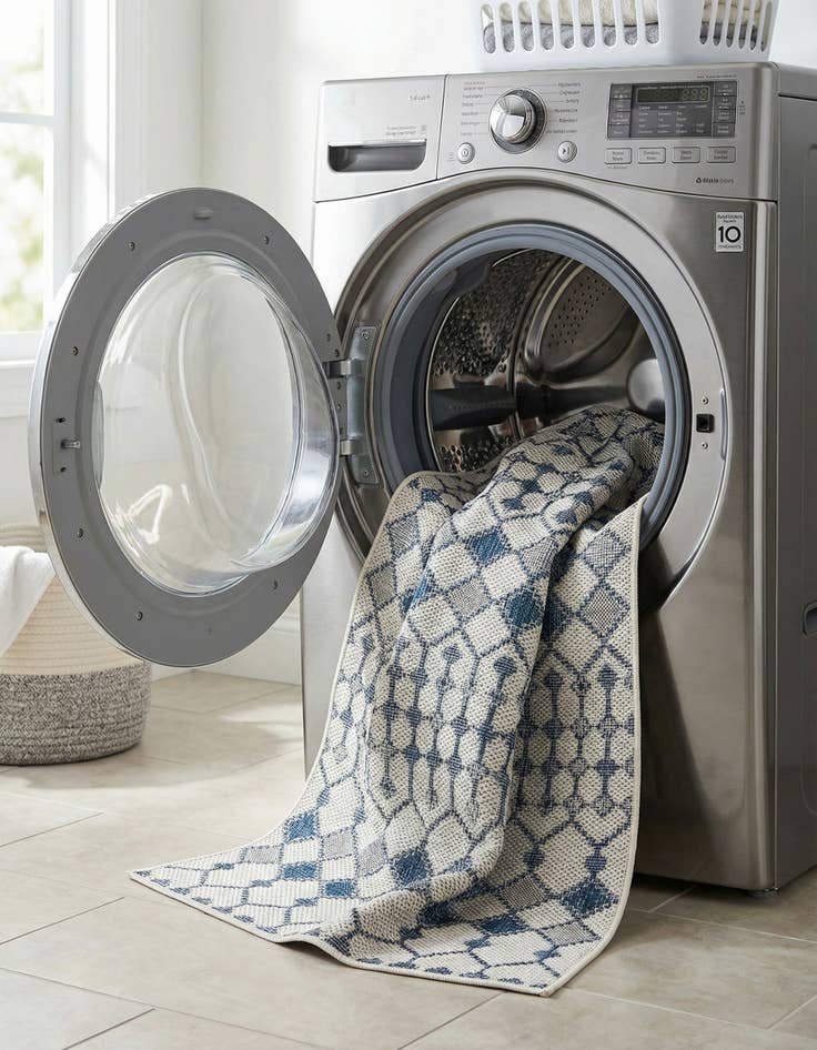 Detail image of 2' 7 x 10'  Washable Trellis Indoor / Outdoor Runner Rug