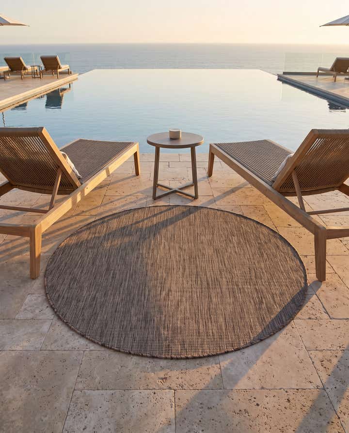 5' 3 x 5' 3 Easy-Clean Solid Indoor / Outdoor Round Rug