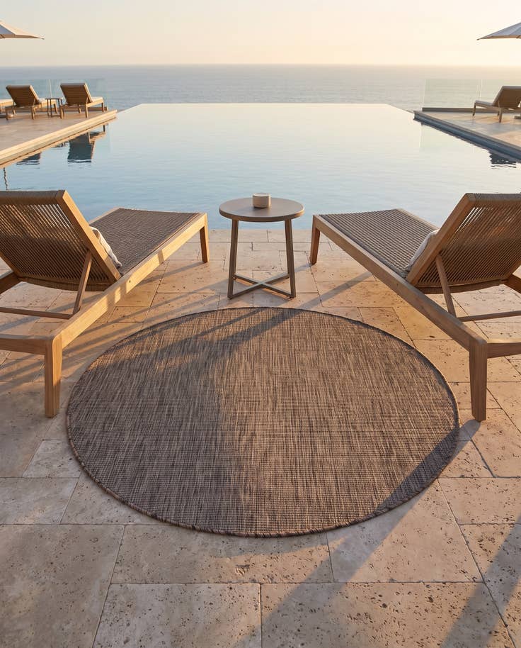 Detail image of 5' 3 x 5' 3 Easy-Clean Solid Indoor / Outdoor Round Rug