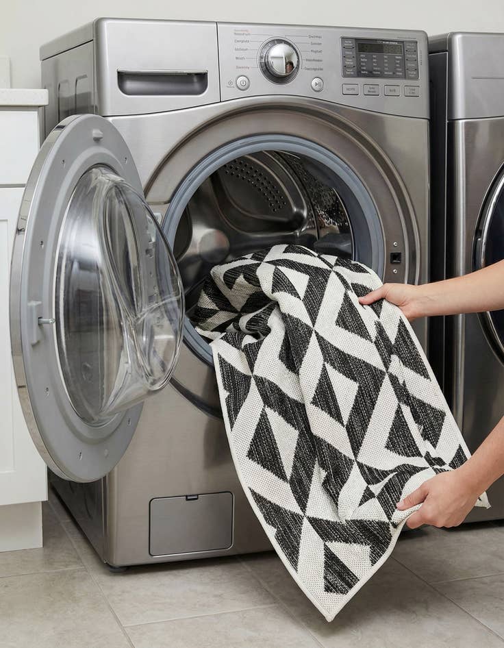 Detail image of 2' x 8'  Washable Jill Zarin Napa Indoor / Outdoor Runner Rug