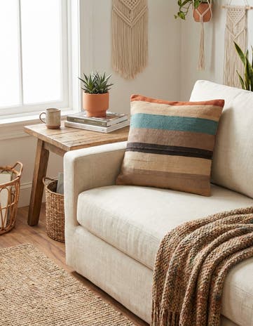 1' 7 x 1' 7 Hand Woven Pillow Wool Square Rug