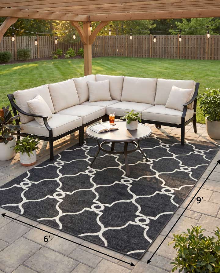 6' x 9' Easy-Clean Lattice Indoor / Outdoor Rug