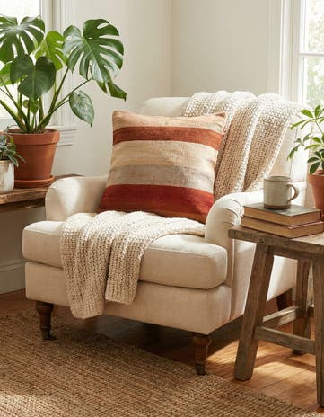 1' 5 x 1' 6 Hand Woven Pillow Wool Square Rug