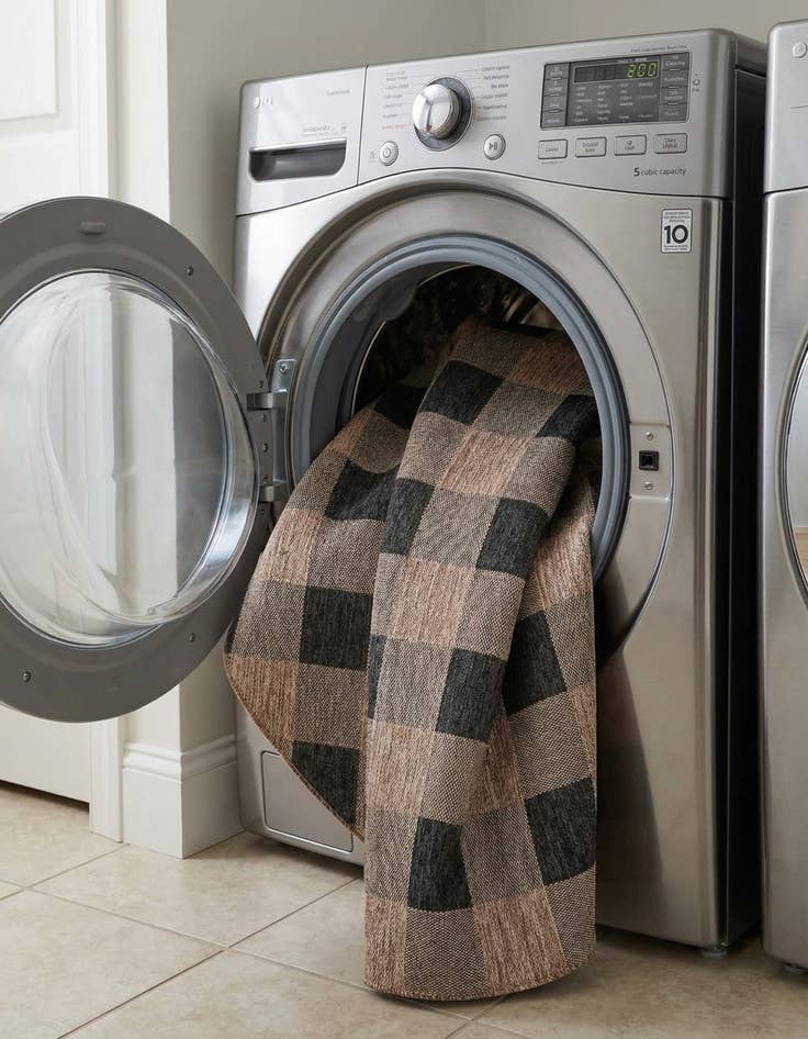 Detail image of  7' 10 x 7' 10  Washable Checkered Indoor / Outdoor Round Rug