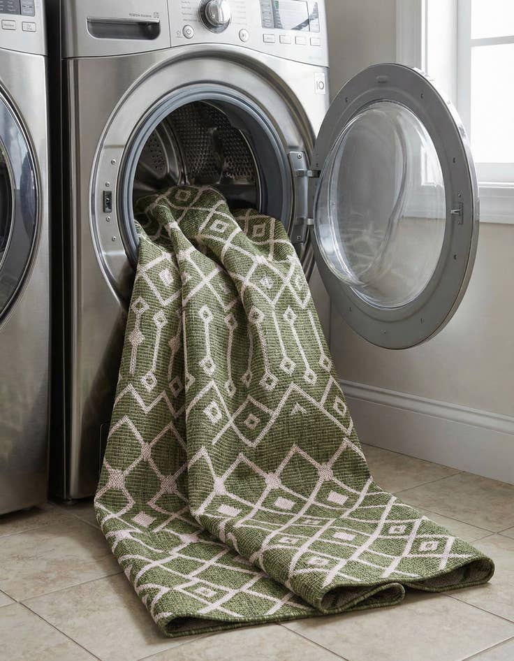 Detail image of 7' x 10'  Washable Trellis Indoor / Outdoor Rug