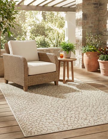 4' 1 x 6' 1 Easy-Clean Safari Indoor / Outdoor Rug