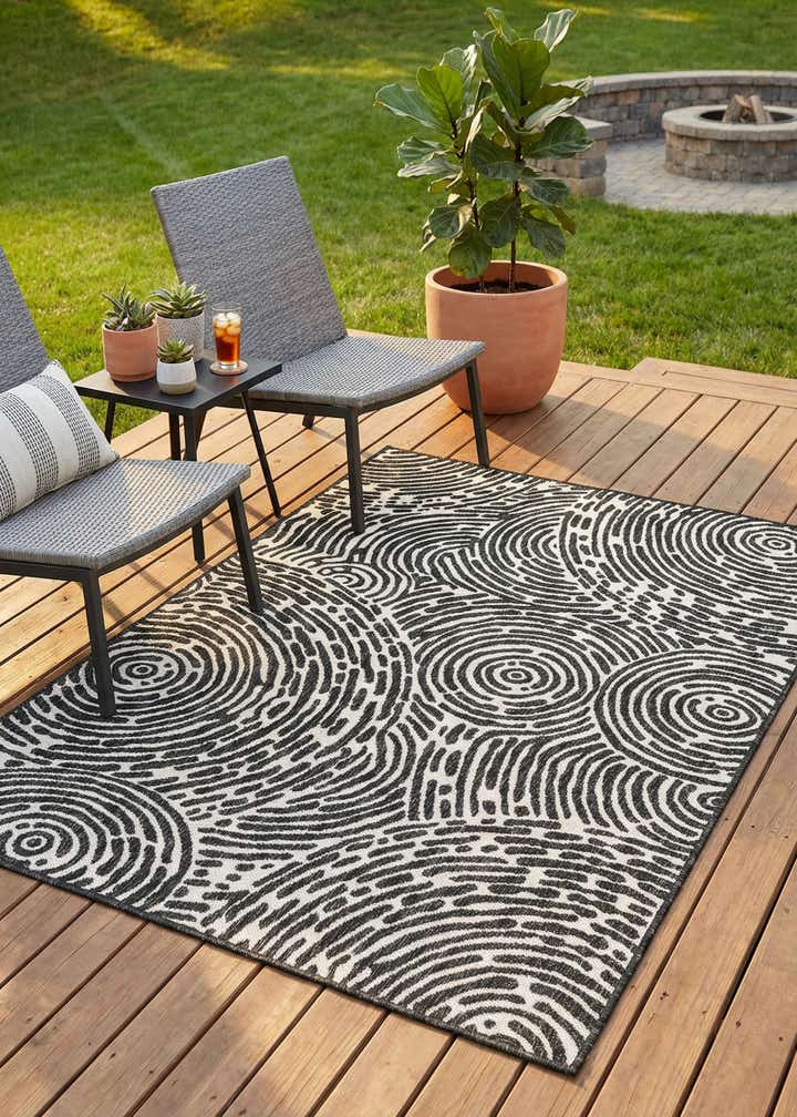 4' x 6' Easy-Clean Modern Indoor / Outdoor Rug