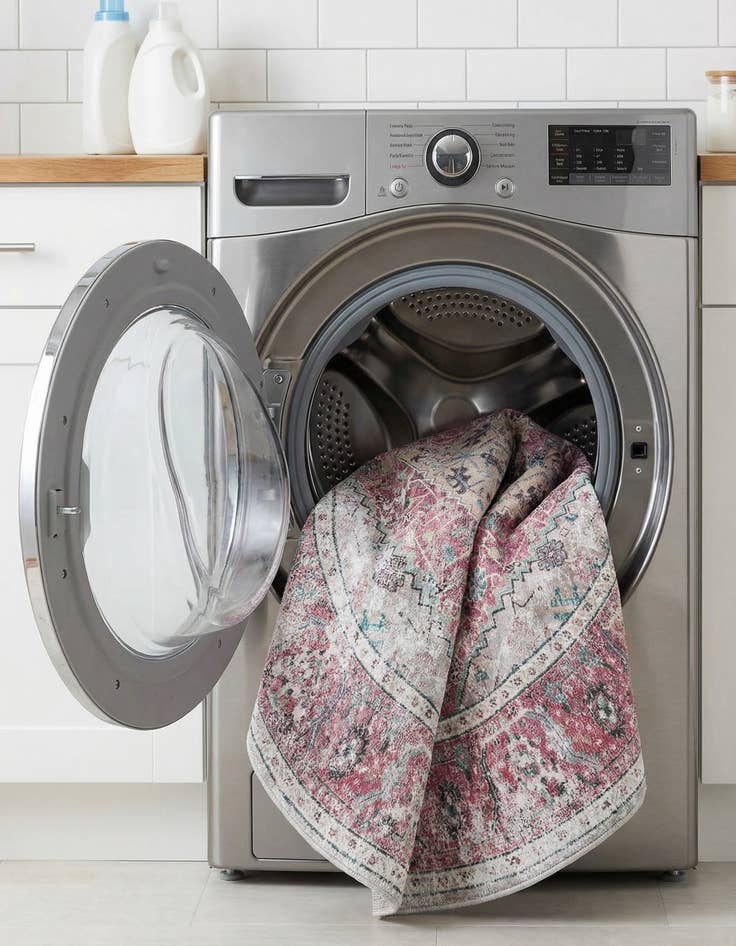 Detail image of 6' x 6'  Washable Yara Round Rug