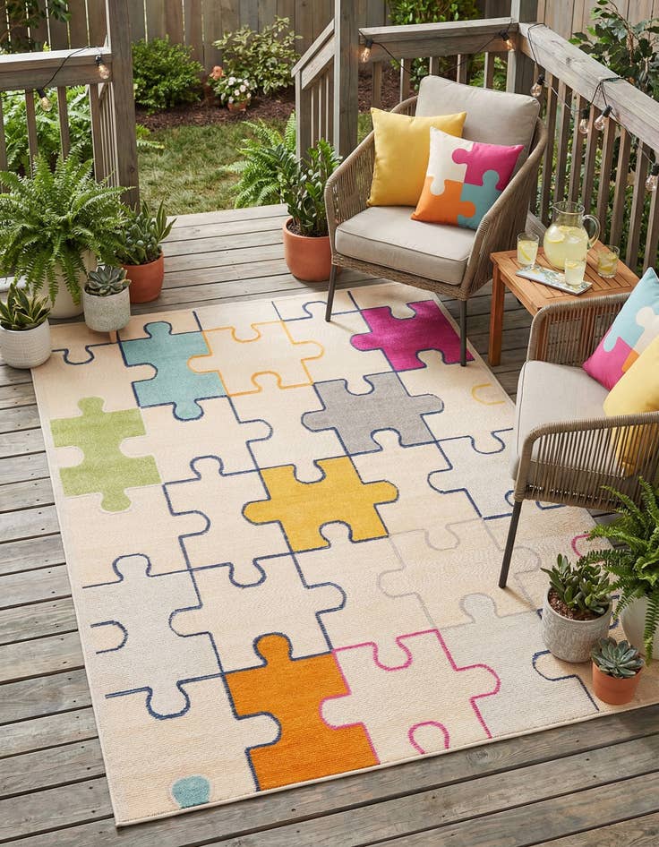 Detail image of  5' 3 x 7' 7  Washable  Indoor / Outdoor Rug