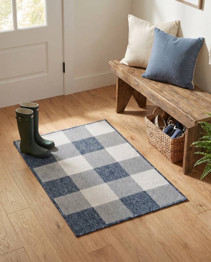 Detail image of 2' x 3' Easy-Clean Checkered Indoor / Outdoor Rug