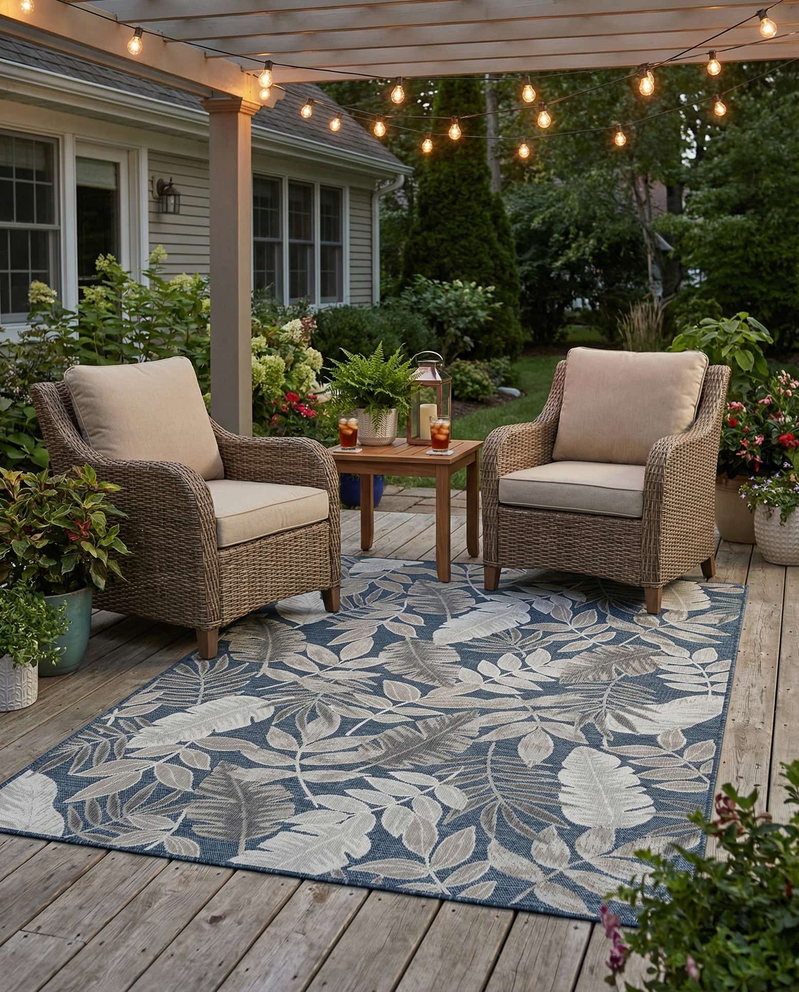 5' 2 x 8' Easy-Clean Botanical Indoor / Outdoor Rug