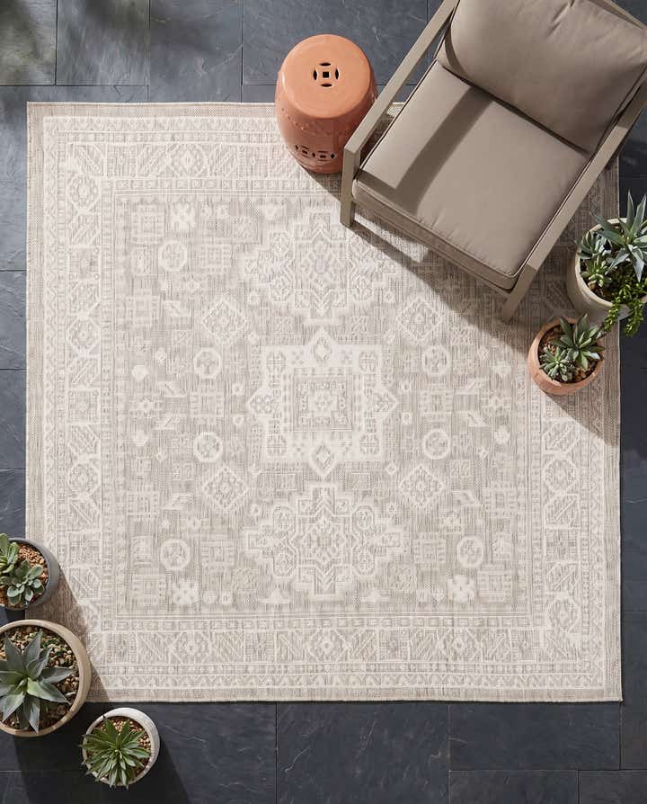 5' 3 x 5' 3 Easy-Clean Aztec Indoor / Outdoor Square Rug