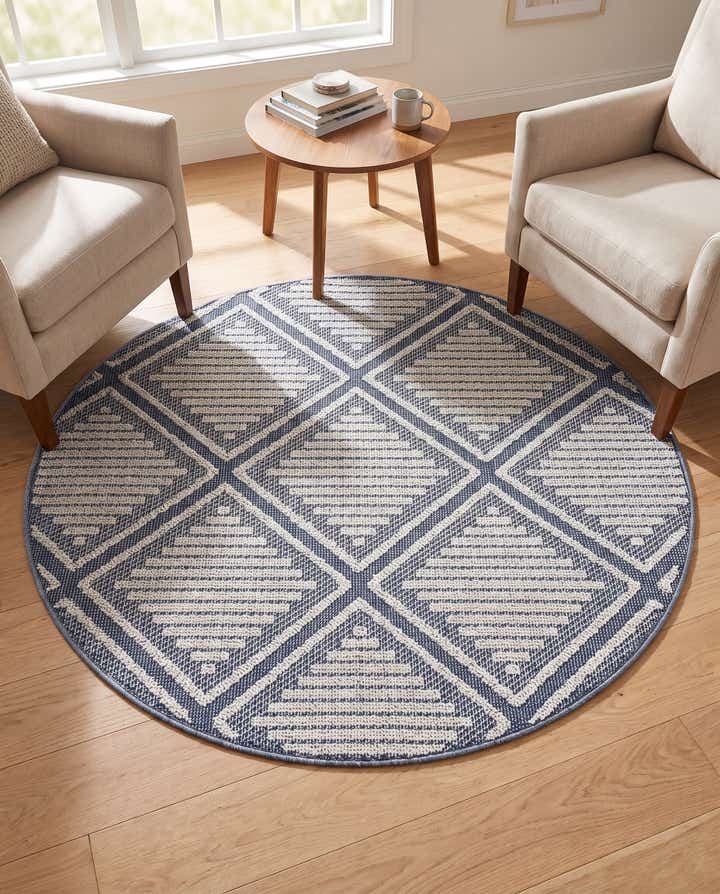 5' 3 x 5' 3 Easy-Clean Lattice Indoor / Outdoor Round Rug
