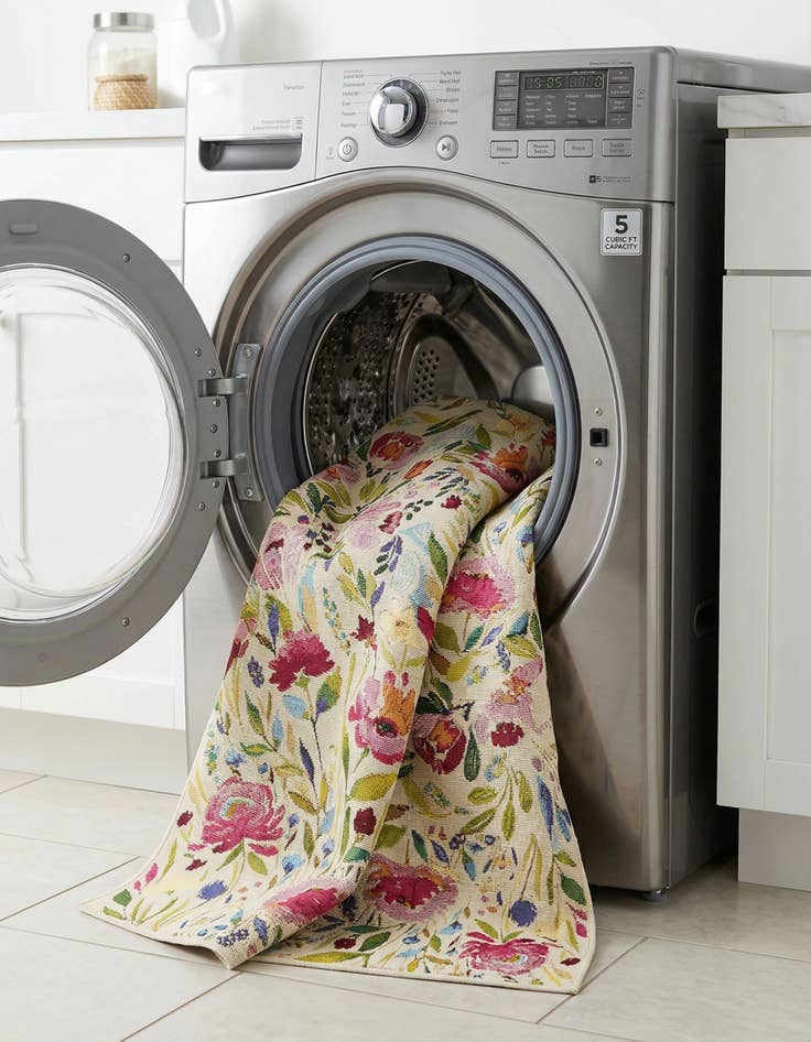 Detail image of 4' x 6'  Washable Botanical Indoor / Outdoor Rug