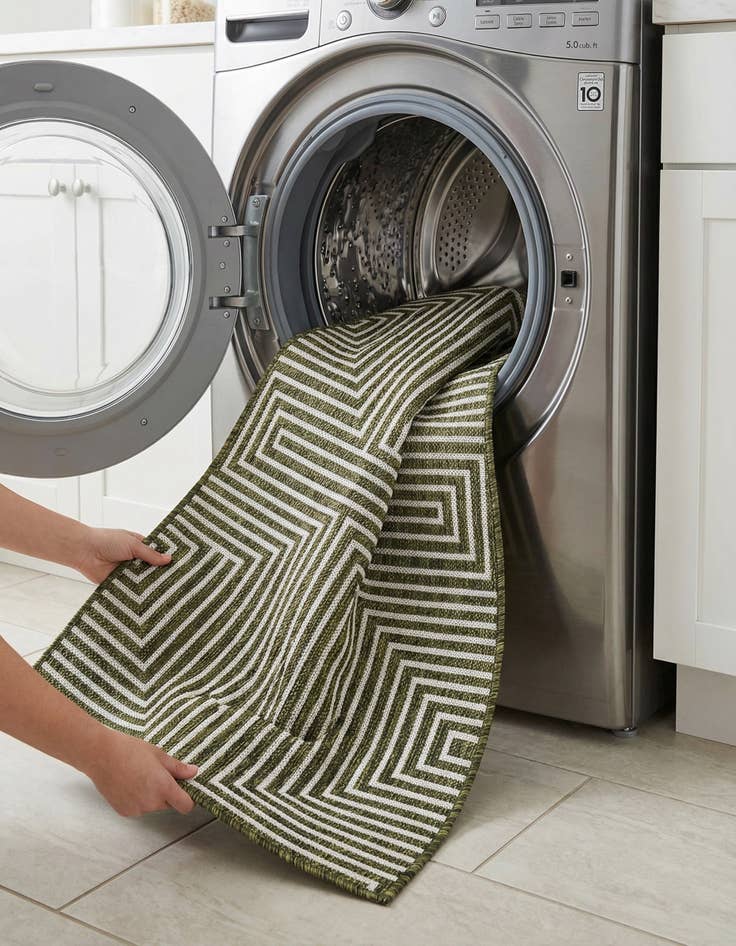 Detail image of 2' x 4'  Washable Modern Indoor / Outdoor Runner Rug